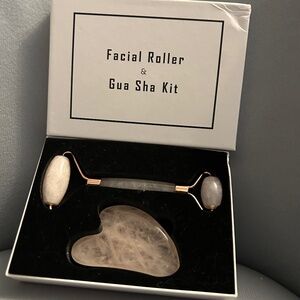 Facial Roller & Gua Sha Kit Brand New in Box